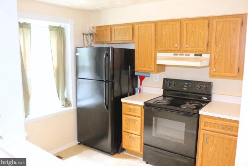 1654 Devil Ln, Woodbridge, VA 22192-2830
