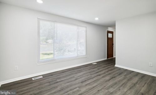12401 Stone Church Ct, Herndon, VA 20170-2049