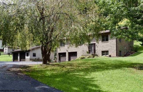 212 Corpening Dr, Lake Ridge, WV 26330-2615