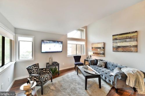 2059 Winged Foot Ct, Herndon, VA 20191-1336