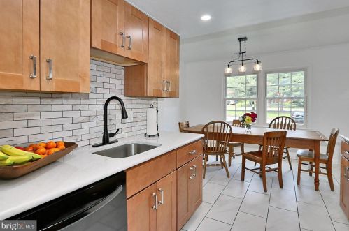 9271 Sprucewood Rd, Springfield VA  22015-3559 exterior