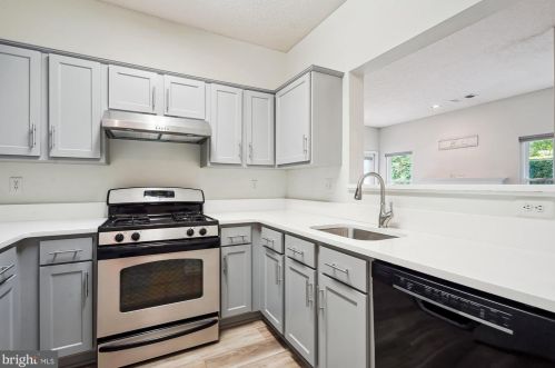 12000 Taliesin Pl, Herndon, VA 20190-3367
