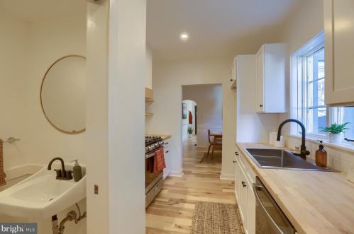 429 Pine St, Lancaster PA  17603-3355 exterior