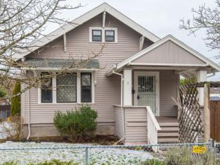 909 Portland Boulevard Ct, Portland, OR 97211-3600