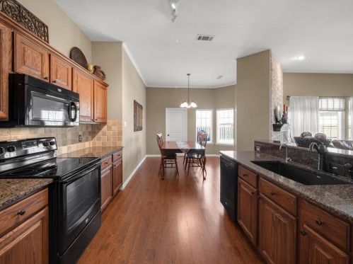 3833 Harrison Dr, Carrollton TX 75010-6323 exterior