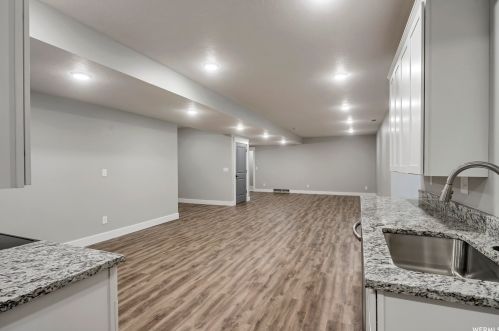 2712 Mt Jordan Rd, Sandy UT 84092-3380 exterior