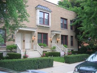 1021 Emerson St, Evanston IL  60201-3129 exterior