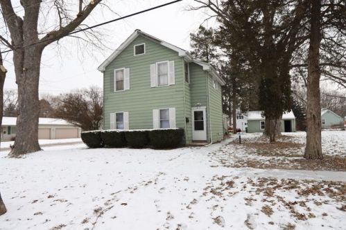 607 6th St, Alden, IL 60033-2319