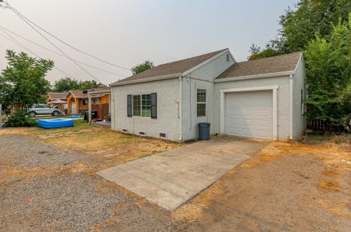 213 Carroll Ave, Stockton, CA 95215-5204