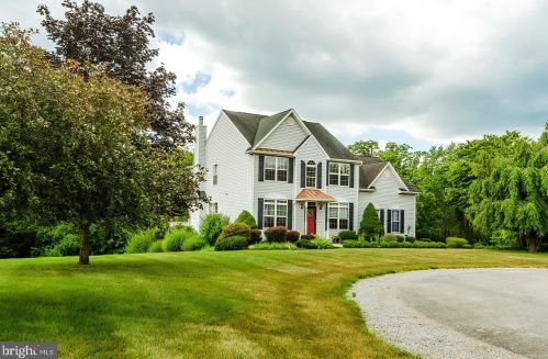 629 Camelot Blvd, Falling Waters, WV 25419-3738