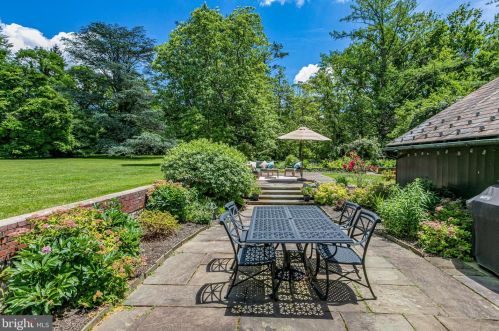 19 Greenhouse Dr, Princeton NJ  08540-4801 exterior