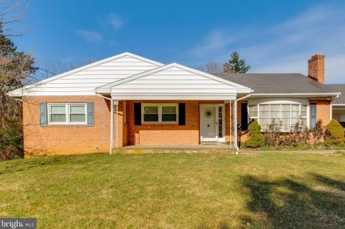 16 High St, Charles Town, WV 25414-1273