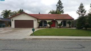 2301 Hillcrest Ave, Visalia, CA 93292-1315