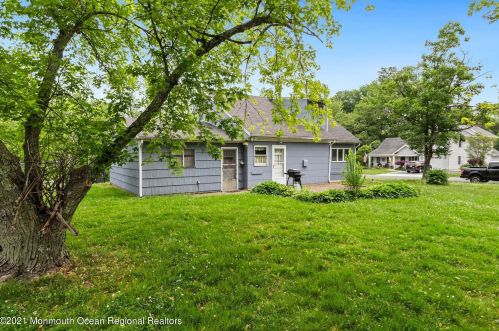 12 Randolph Pl, Hazlet, NJ 07730-1933