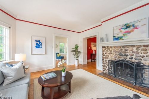 17 Franklin Pl, Montclair, NJ 07042-4441