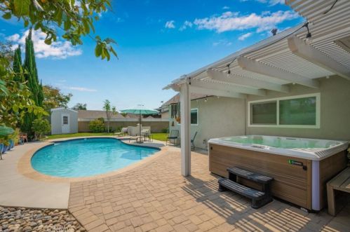 9878 Avenida Mateo, Cypress CA  90630-3445 exterior