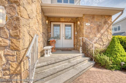 27 Bayview Ave, Berkeley Township, NJ 08721-1103
