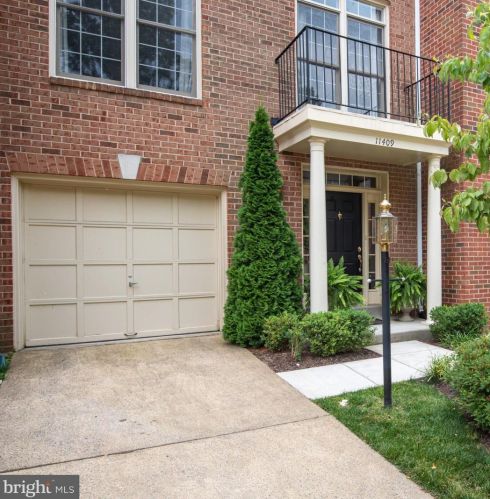 11409 Summer House Ct, Herndon, VA 20194-2008