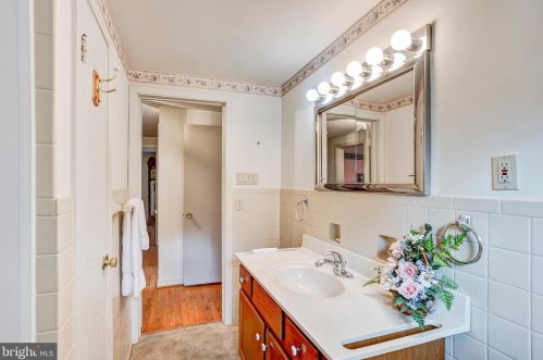 2113 Lyndell Dr, Lancaster PA  17601-5728 exterior