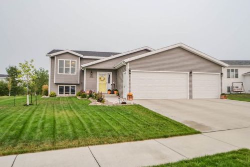 3412 Doubleday Dr, Bismarck, ND 58503-8069