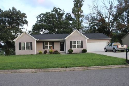159 Storm Ln, Jacksboro, TN 37757-2152