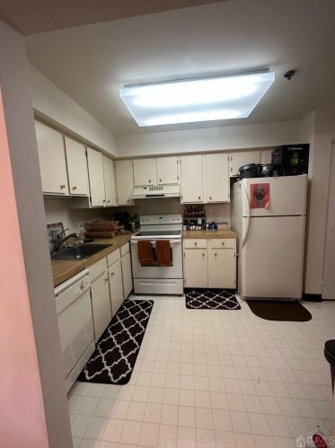 2313 Sayre Dr, Princeton NJ  08540-5863 exterior