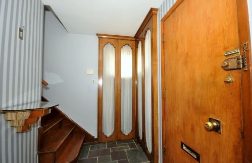 8214 Kingston Ave, Chicago, IL 60617-1908