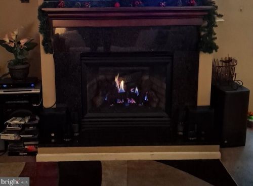 100 Chestnut Ave, Camden NJ  08107-2207 exterior