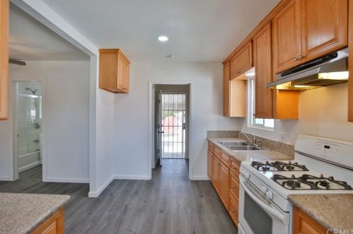 2401 Stanford St, Santa Ana CA  92704-3528 exterior