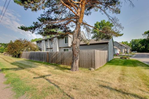 1726 Flamingo Dr, Saint Paul MN  55122-1143 exterior