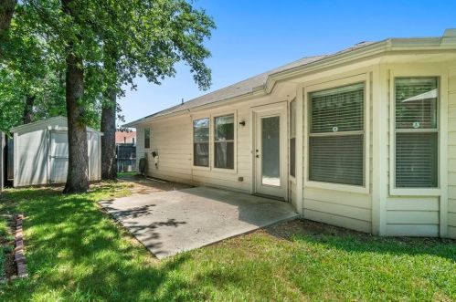 2431 Arbor Ct, Irving TX  75060-6568 exterior