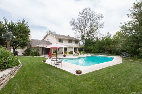 920 Country Club Dr, Riverside, CA 92506-3601