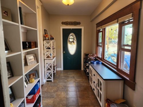 430 Manchester St, Aurora, IN 47001-1058