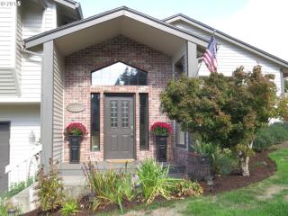 2120 152nd St, Vancouver, WA 98686-2106