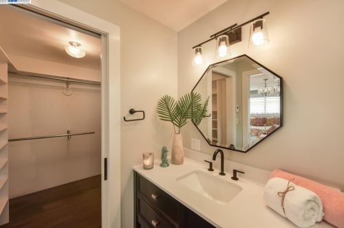 220 Stoakes Ave, San Leandro CA 94577-1734 exterior