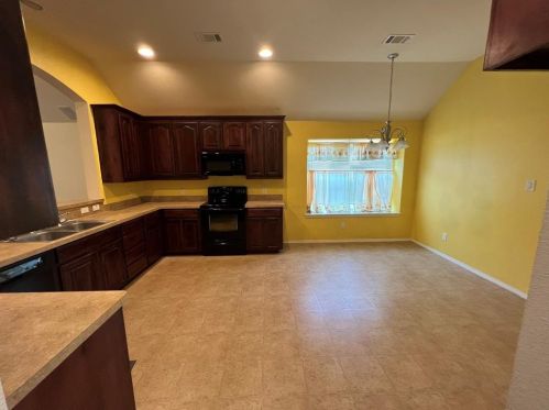 321 Crescent Creek Ln, Fort Worth TX  76140-6586 exterior