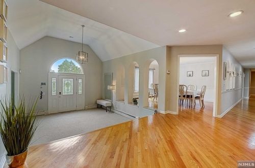 5 Brookvale Ter, Kinnelon, NJ 07405-2271