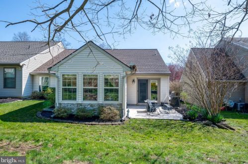 30 Mill Pond Dr, Lancaster PA  17603-7411 exterior