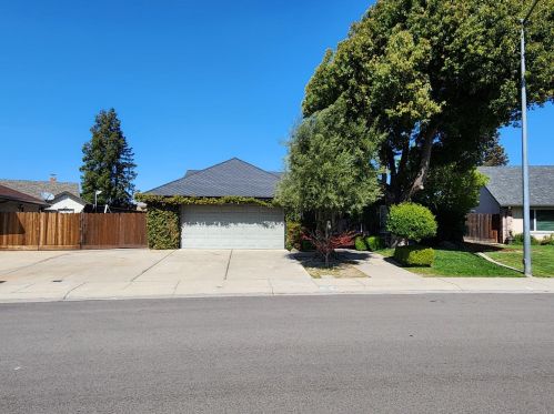495 April Way, Manteca, CA 95336-3251