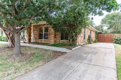 2413 Dalewood Ln, Bedford, TX 76022-7743