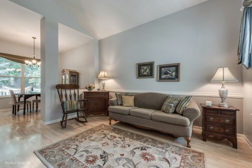 7248 Presidential Dr, Gurnee, IL 60031-5302