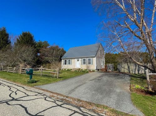 97 View Rd, Middletown, RI 02842-7939