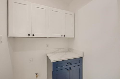 1704 Fair Oaks Dr, Austin TX  78745-2810 exterior