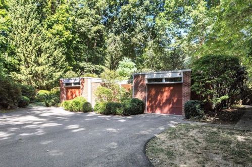 383 Wahackme Rd, New Canaan, CT 06840-3939