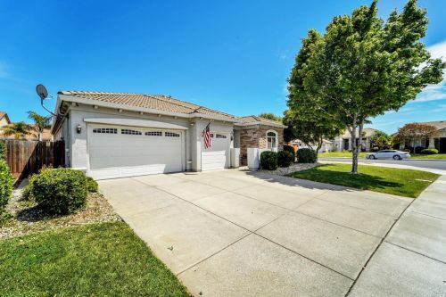 848 Dry Creek Ct, Vacaville, CA 95688-8755
