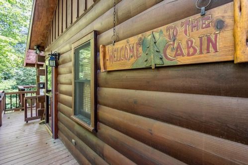 102 Briar Creek Dr, Ellijay, GA 30540-1252
