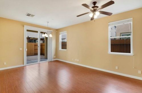 5004 Ocean Ln, Elk Grove, CA 95757-2543