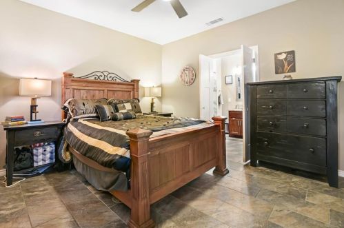 303 Walnut St, Whitewright TX 75491-2243 exterior