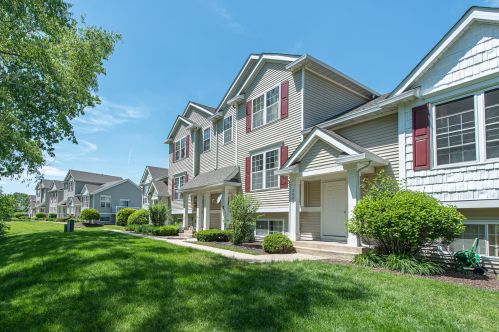 2902 Woodside Dr, Joliet, IL 60431-8826