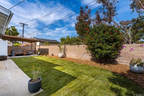 22631 Hickory Ave, Torrance CA  90505-2945 exterior